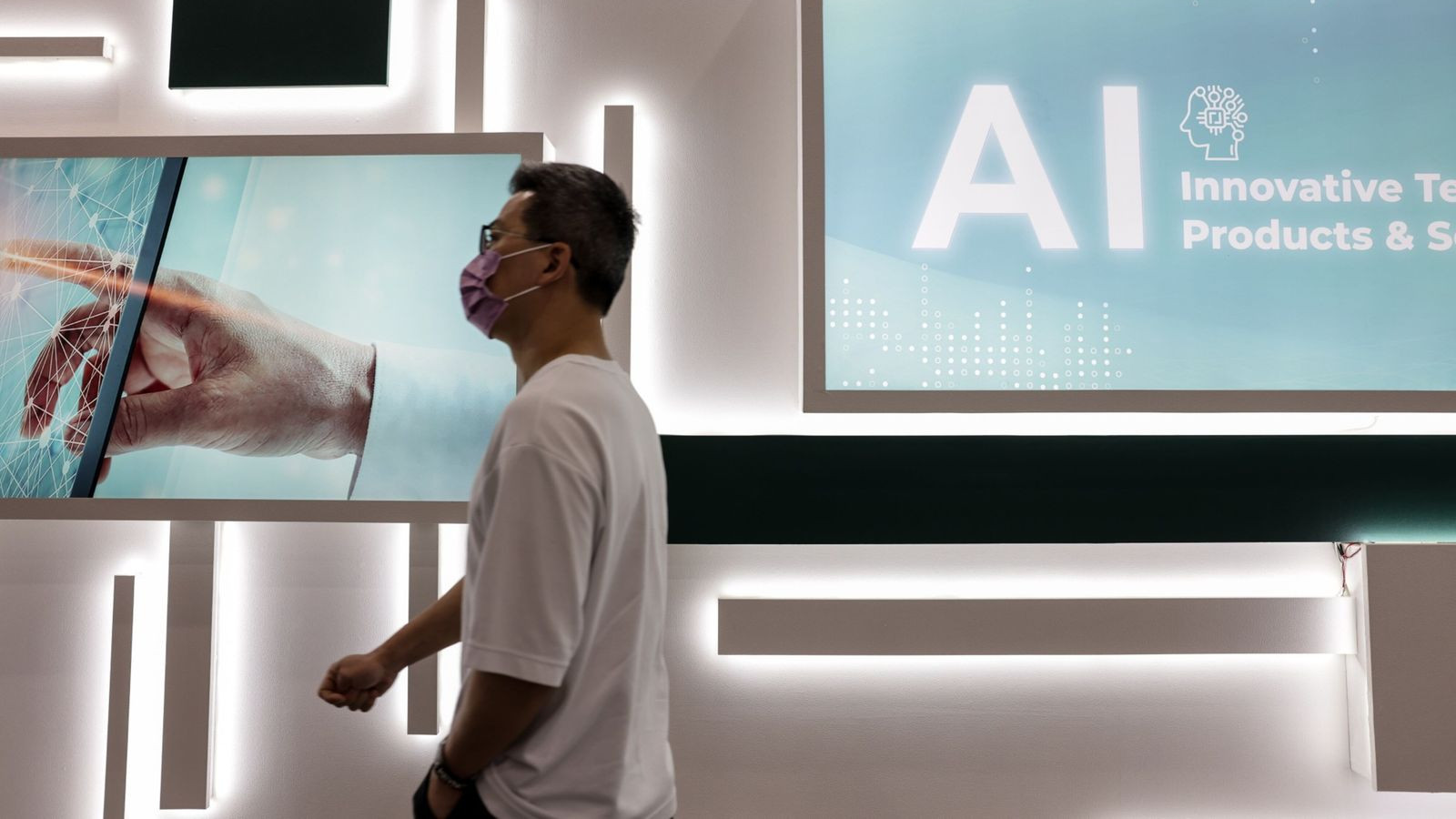 الصين تصدر مسودة قواعد لتنظيم استخدام الذكاء الاصطناعي المحاكي للبشر 