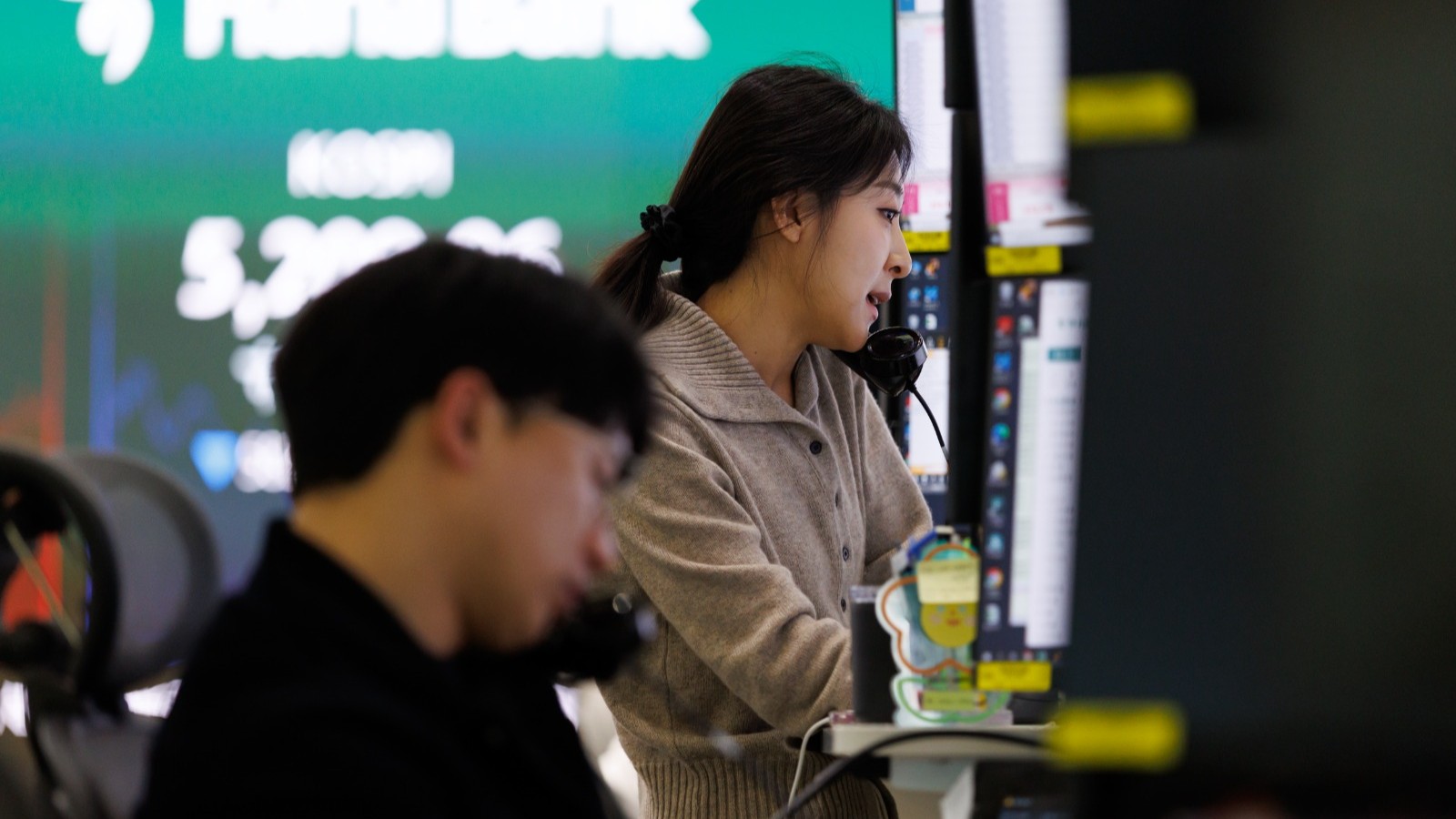 الأسهم العالمية تستأنف صعودها وسط تفاؤل بانضمام إيران للمفاوضات 