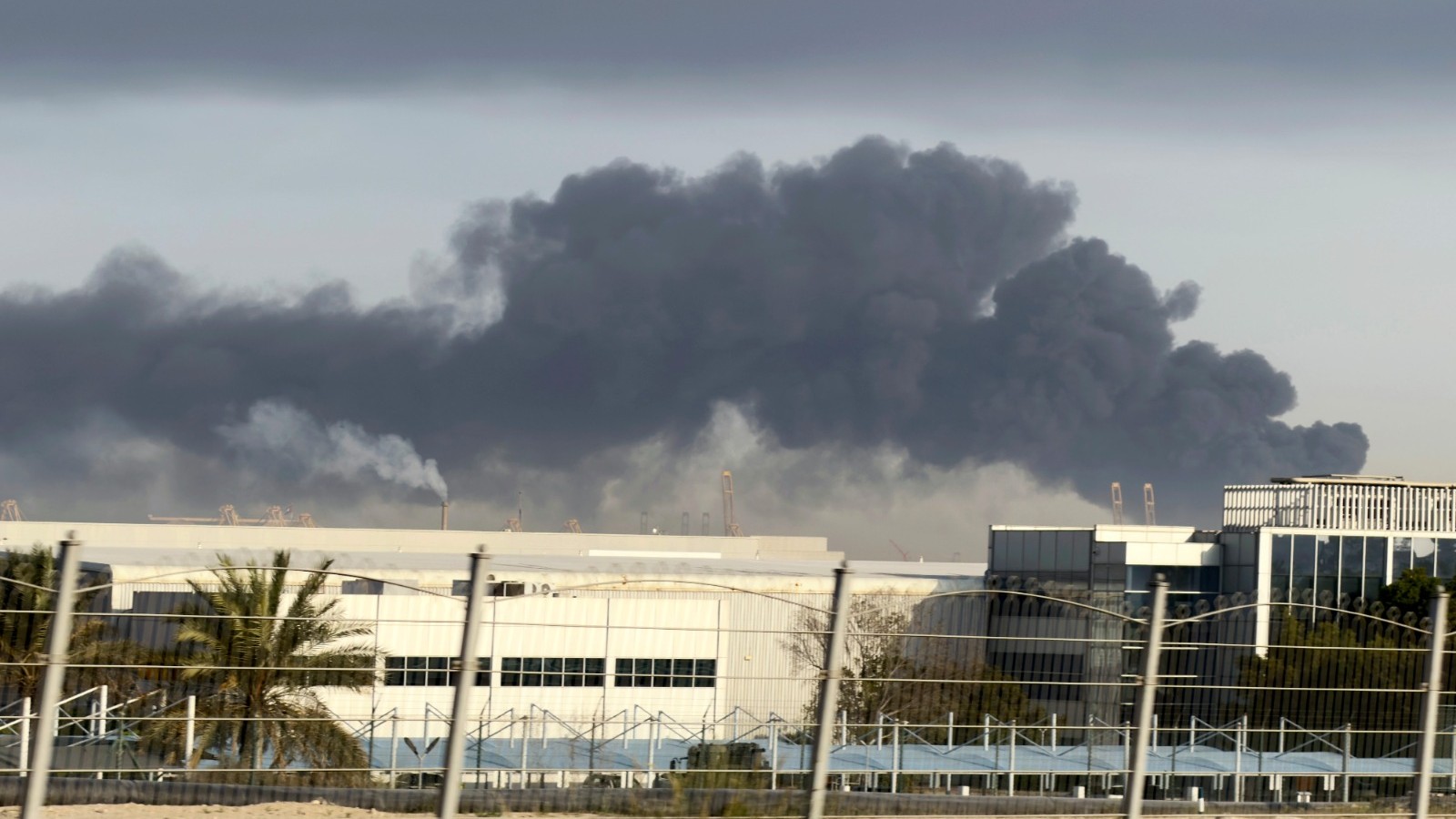 quot;موانئ دبي العالميةquot; تُعلق عملياتها في ميناء جبل علي بدبي 