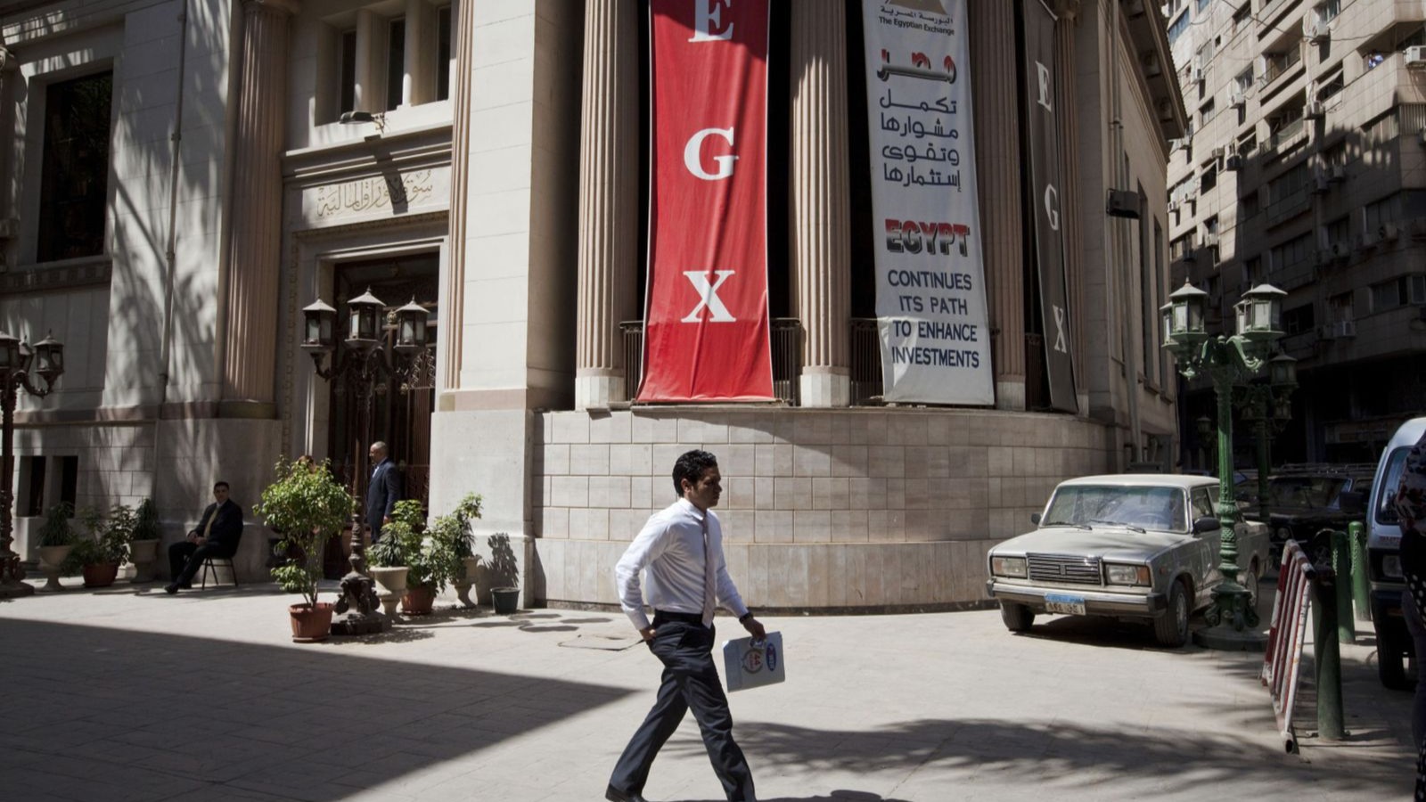 مصر توافق نهائياً على تعديلات قانون ضريبة الدمغة في تعاملات البورصة 