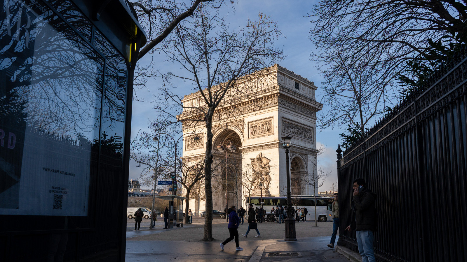 اقتصاد فرنسا يواصل النمو رغم فوضى السياسة والموازنة 