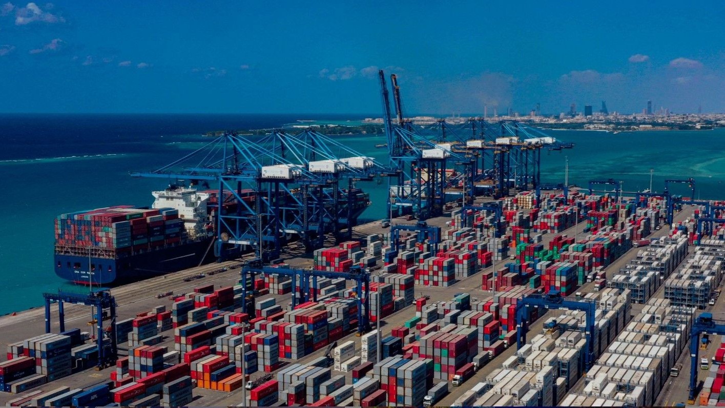 السعودية تطلق ممراً لوجستياً يربط الشارقة بالدمام 