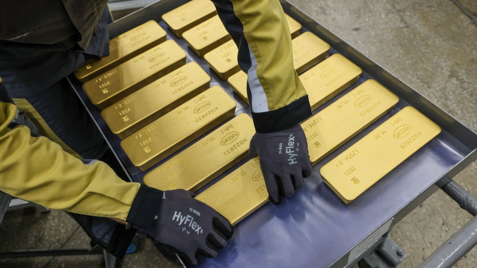 الذهب يستقر قرب 4465 دولاراً مع ترقب لبيانات أميركية رئيسية 