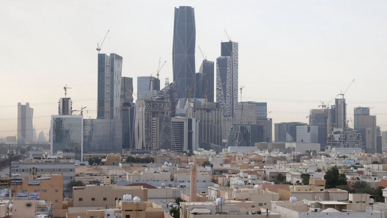السعودية تفرض رسوماً على العقارات الشاغرة في أحدث خطوة لضبط سوق الإسكان 