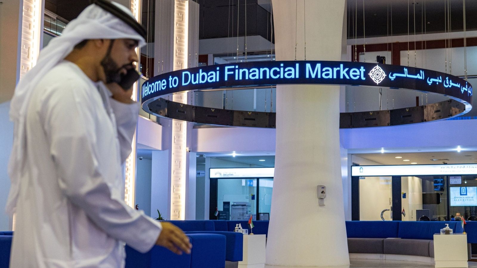 أسهم الإمارات تتراجع بضغط التوترات في أول جلسة بعد إجازة العيد 