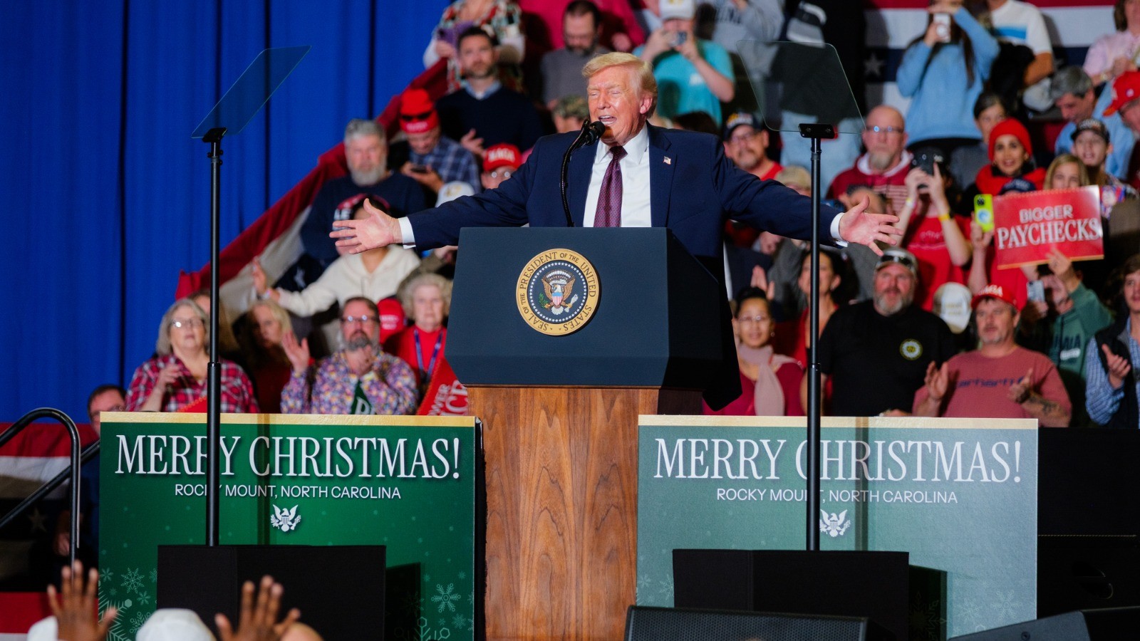 ترمب: على رئيس الفيدرالي خفض الفائدة إذا كان أداء السوق جيداً 