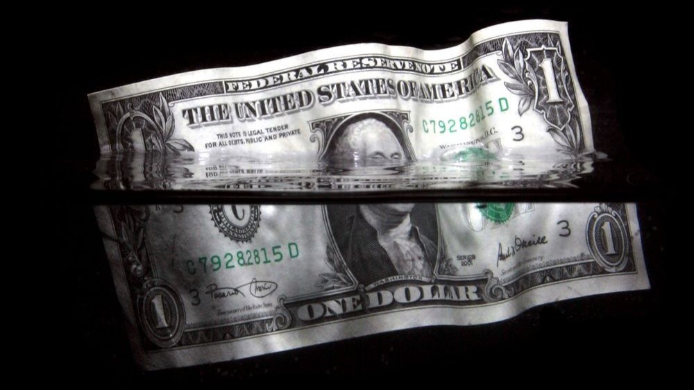 الدولار تحت الضغط مع تهديد ترمب بفرض رسوم جديدة على أوروبا 