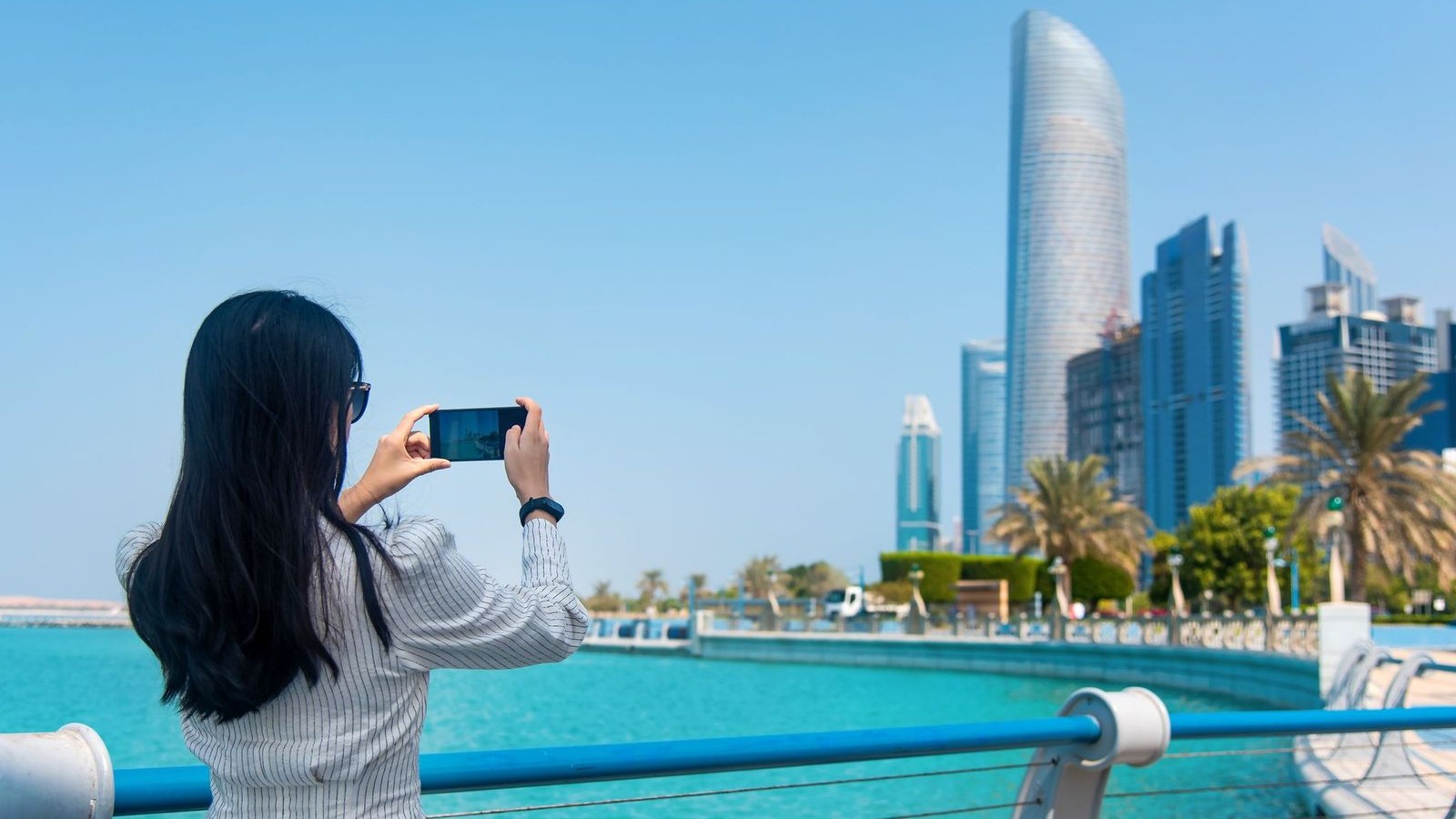 نشاط القطاع الخاص بالإمارات يحافظ على أقوى أداء في 20 شهراً 