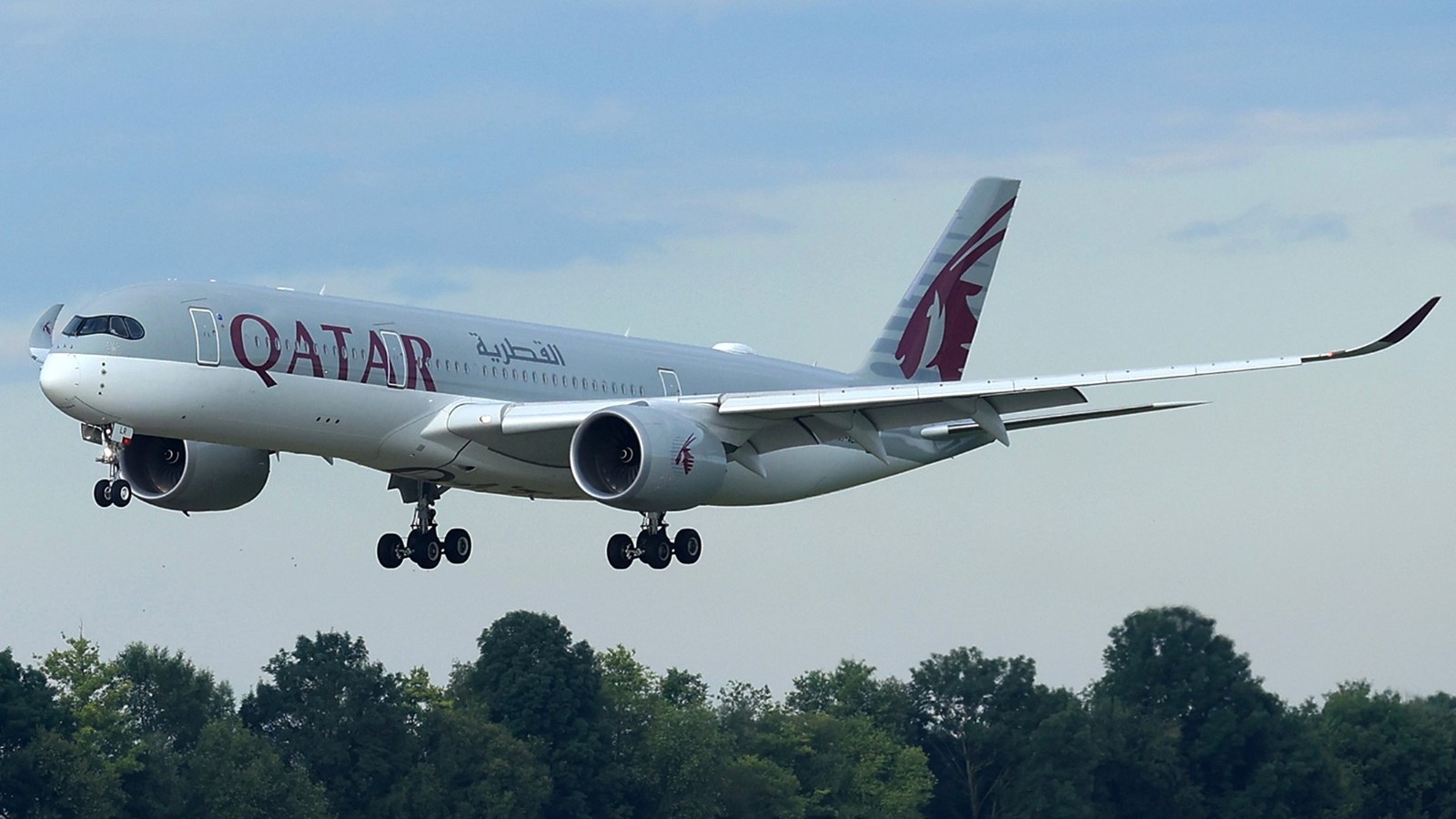 الخطوط القطرية تبدأ رحلات إغاثة وسط استمرار إغلاق أجواء الشرق الأوسط 