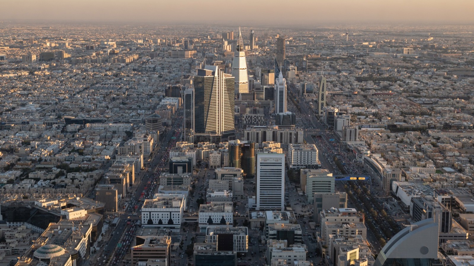 صندوق ثروة خليجي يدرس بيع أصوله للاستثمار بالشركات الخاصة 