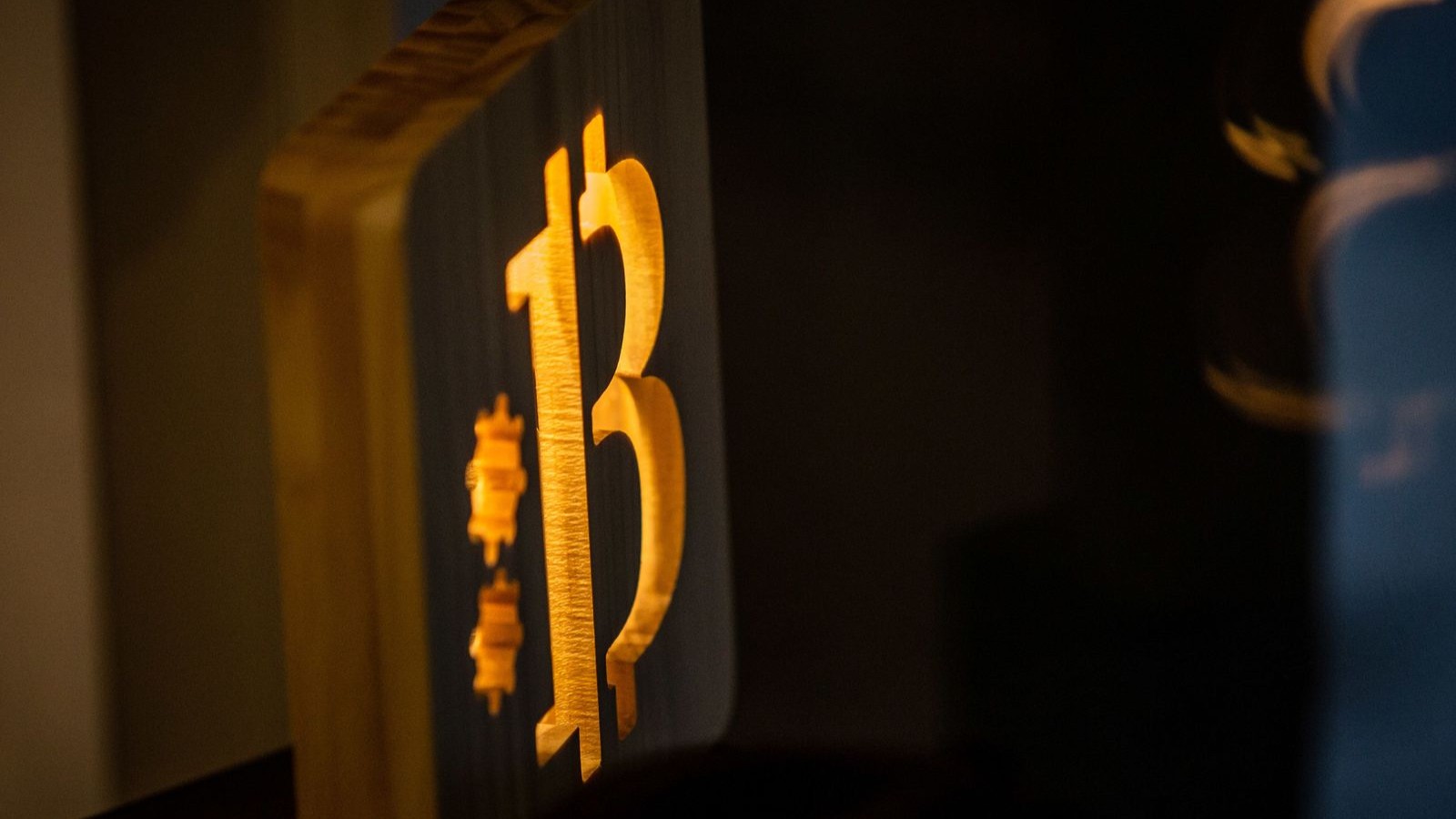 quot;بتكوينquot; عالقة في مسار هابط بعد اختيار كيفين وارش لقيادة الفيدرالي 