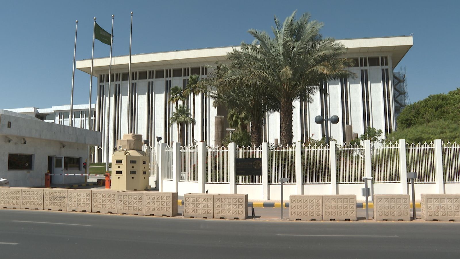 FT: السعودية تنسحب من مشروع تقوده الصين لنظام مدفوعات بديل للدولار 