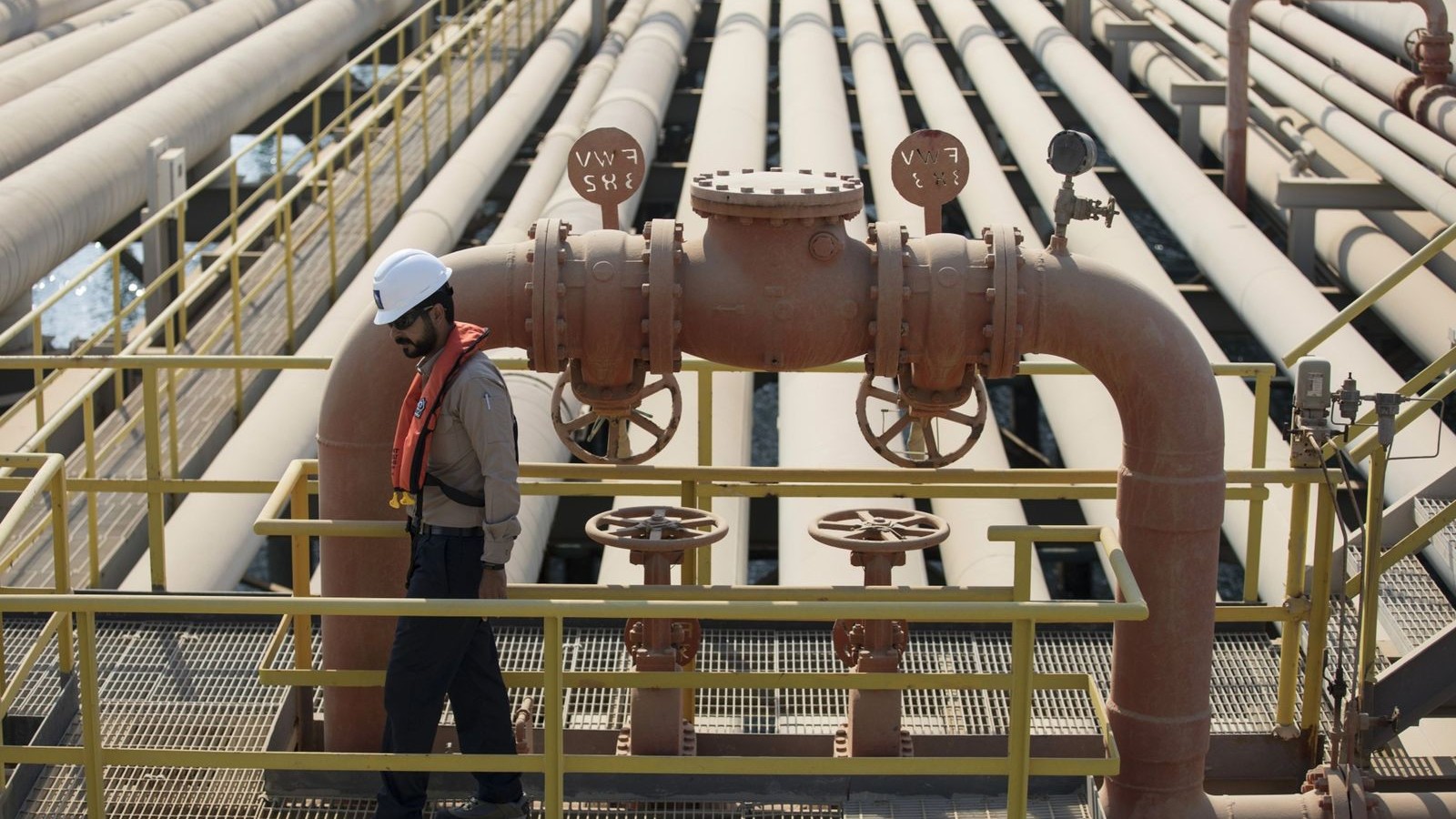 خطة الـ 45 عاماً: كيف أنقذت quot;أنابيب الثمانينياتquot; النفط السعودي من حصار هرمز؟ 