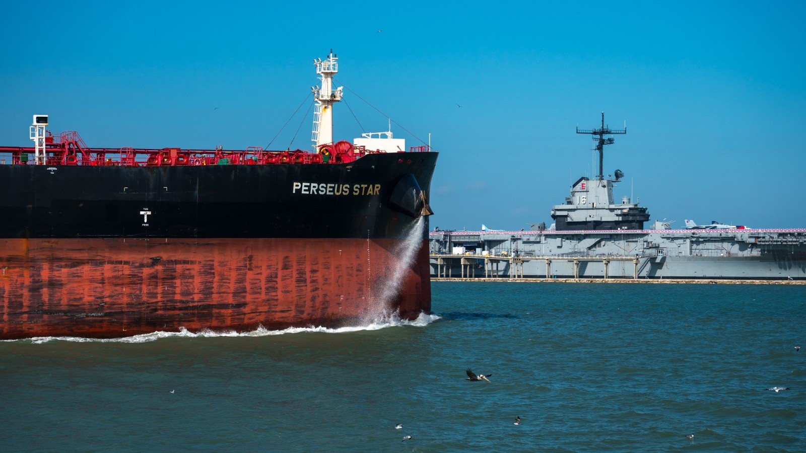 نقص الإمدادات يضغط السوق.. وتحذير من quot;تدمير الطلبquot; إذا طال إغلاق مضيق هرمز 