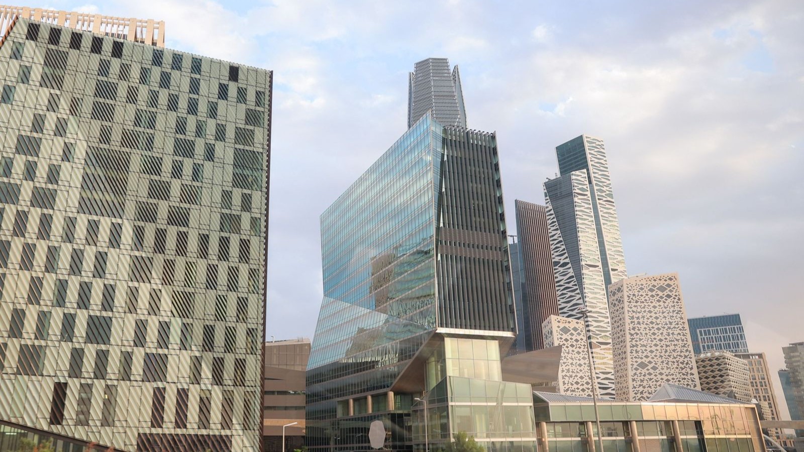 الشركات السعودية تدخل بزخم سوق الصكوك الدولارية 