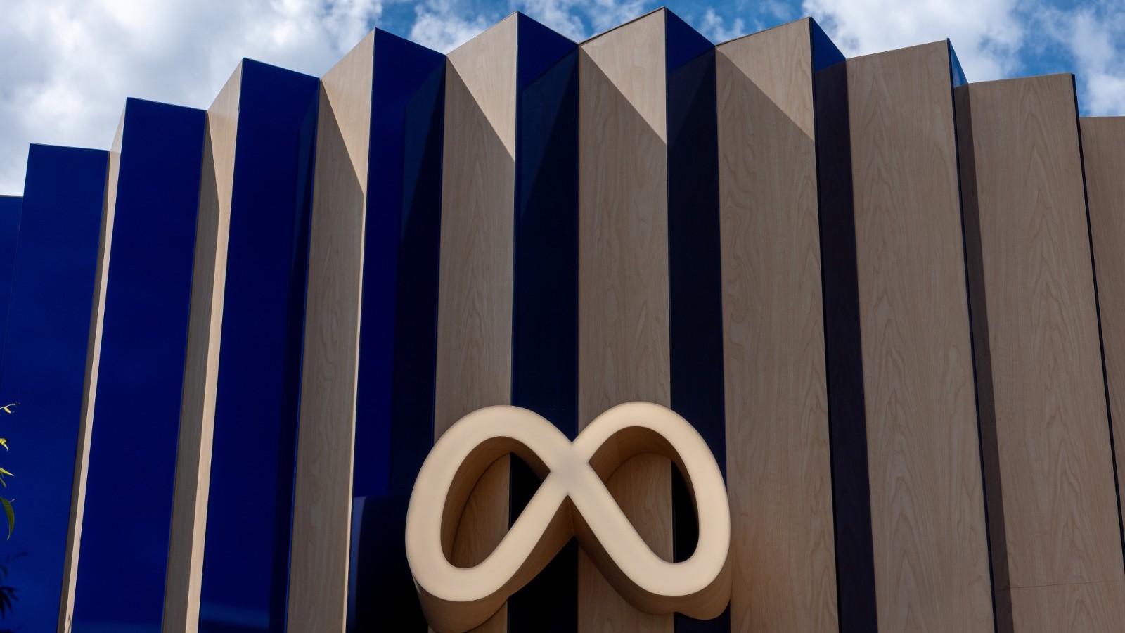 quot;ميتاquot; ترفع الإنفاق على الذكاء الاصطناعي وتثير قلق المستثمرين 