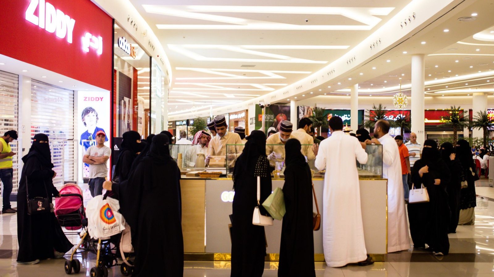 السعودية توسع نقاط البيع عبر الأجهزة الذكية لتشمل quot;أيفونquot; 