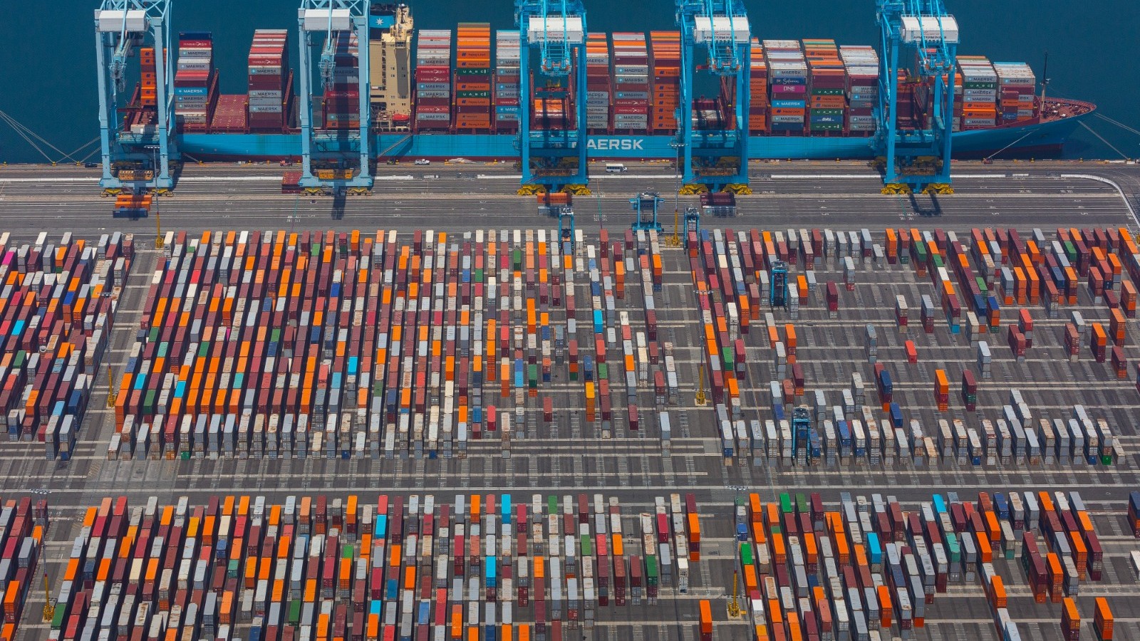 ديفيد فيكلينغ: السفن التي تحرك التجارة العالمية تتجه لتصبح كهربائية 