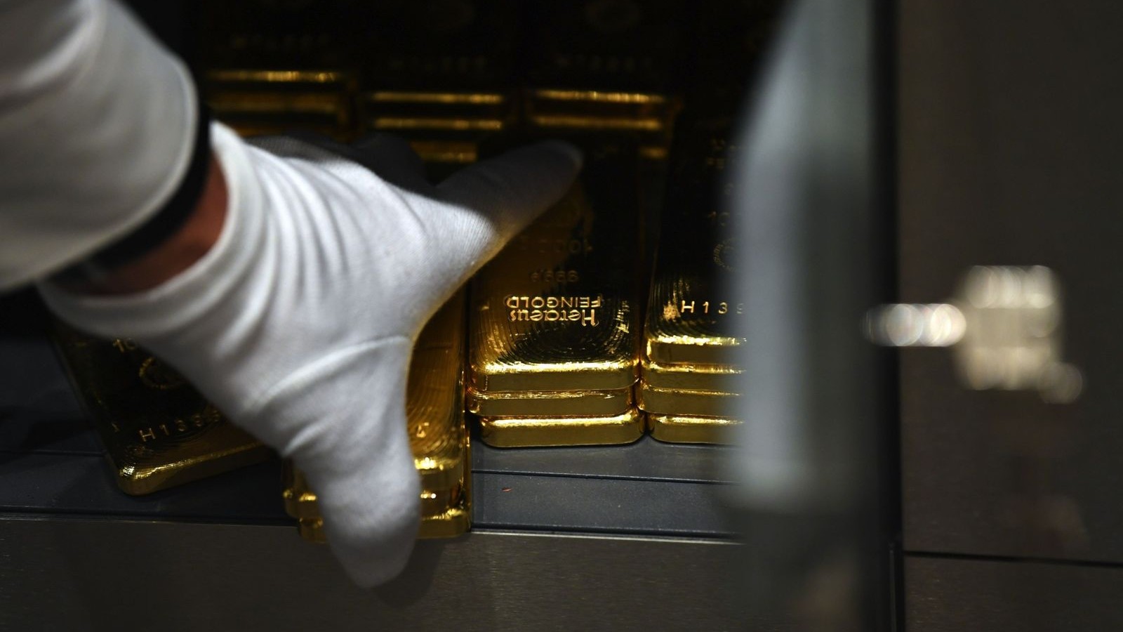 الذهب يتماسك قرب 4700 دولار وسط ضغوط التضخم الأميركي 