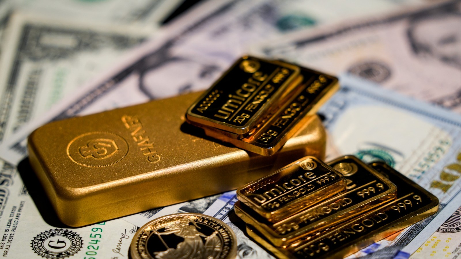 أسعار الذهب تتراجع وسط عمليات جني أرباح في سوق متقلبة 