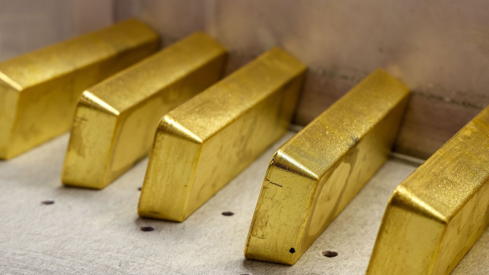 سعر الذهب يتجاوز 5000 دولار للأونصة مع عودة شهية المخاطرة 