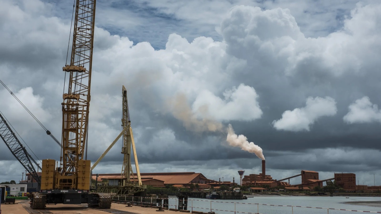 quot;أكسيسquot; الإماراتية تطالب غينيا بتعويض 29 مليار دولار في نزاع حول البوكسيت 