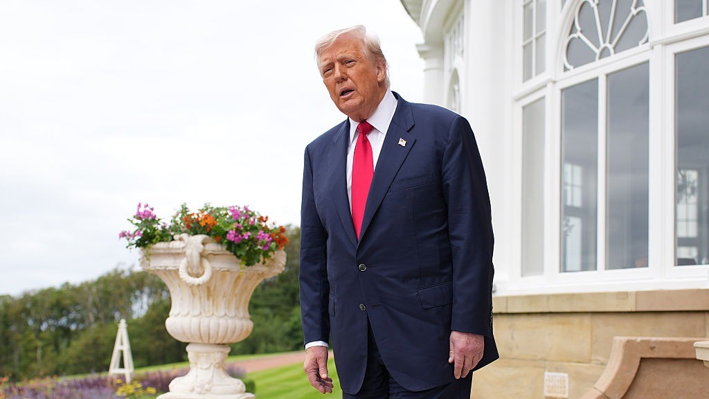 ترمب يؤكد استجابة إيران لمطالب واشنطن ويفكر بالاستحواذ على نفطها 