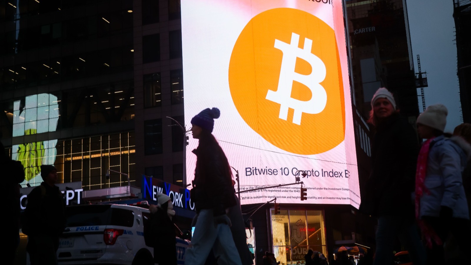 أنصار quot;بتكوينquot; غائبون حتى مع استعادة مستوى 90 ألف دولار 