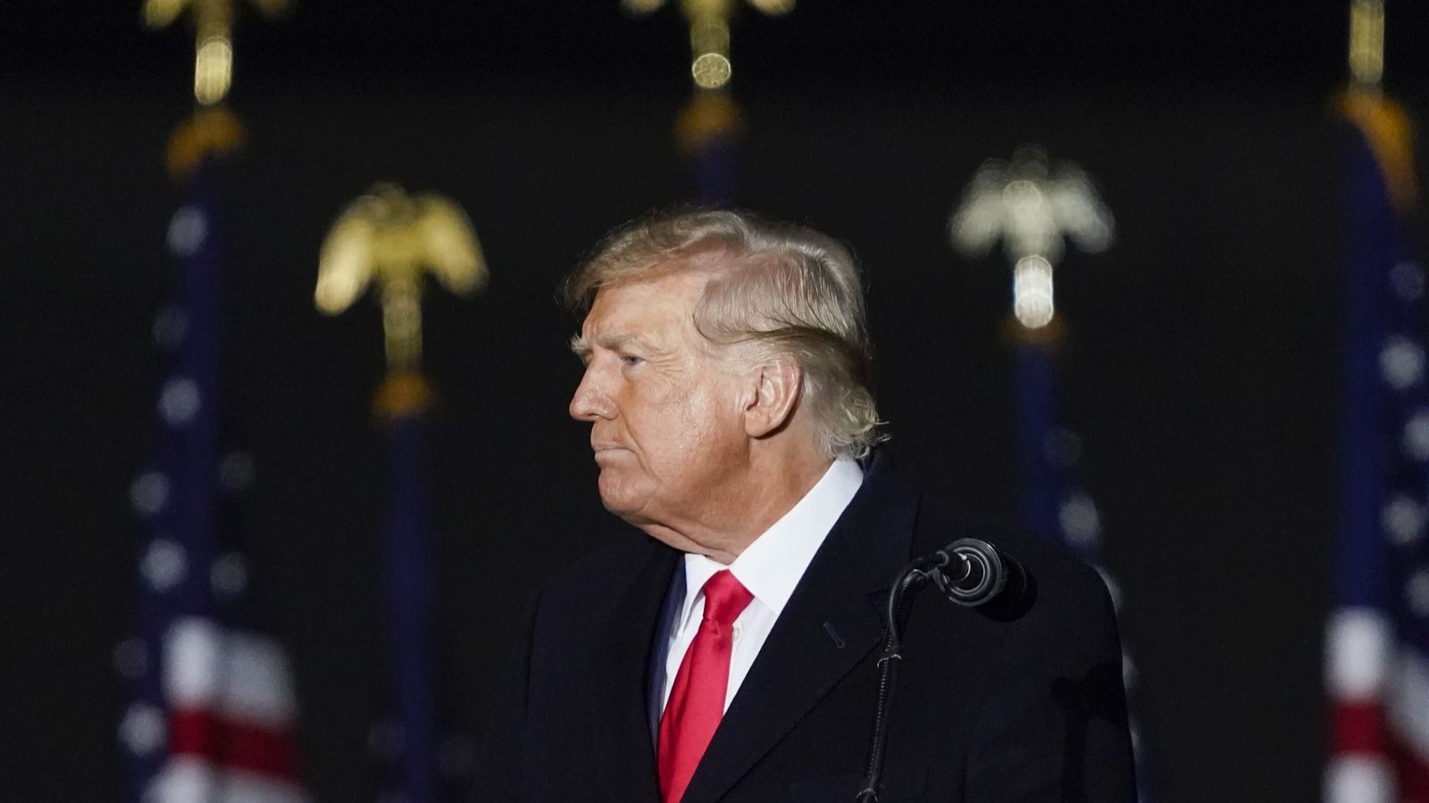 ترمب يلغي هجمات على فنزويلا ويعلن استثمار 100 مليار دولار 