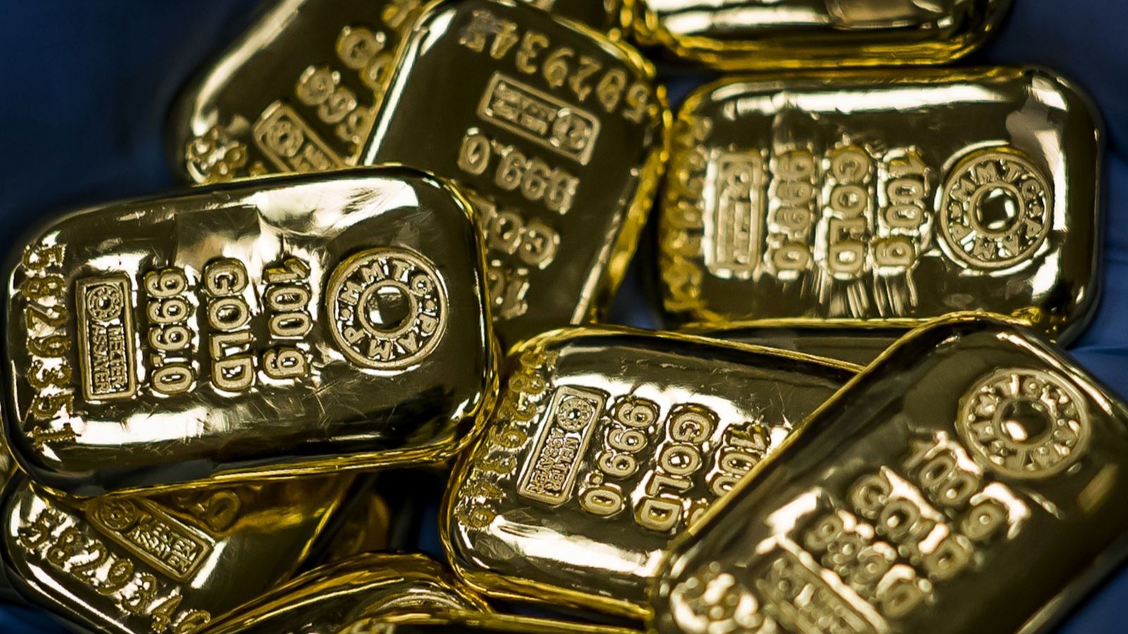 أسعار الذهب ترتفع بعد إعلان ترمب ترشيح ميران لمنصب في quot;الفيدراليquot; 