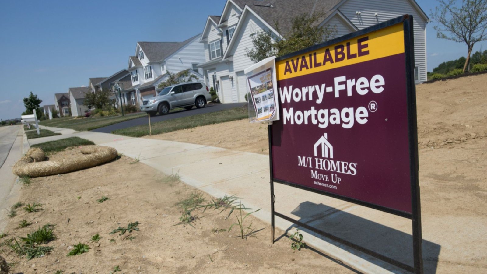 ترمب يعلن شراء سندات رهن عقاري بـ200 مليار دولار لخفض كلفة السكن 