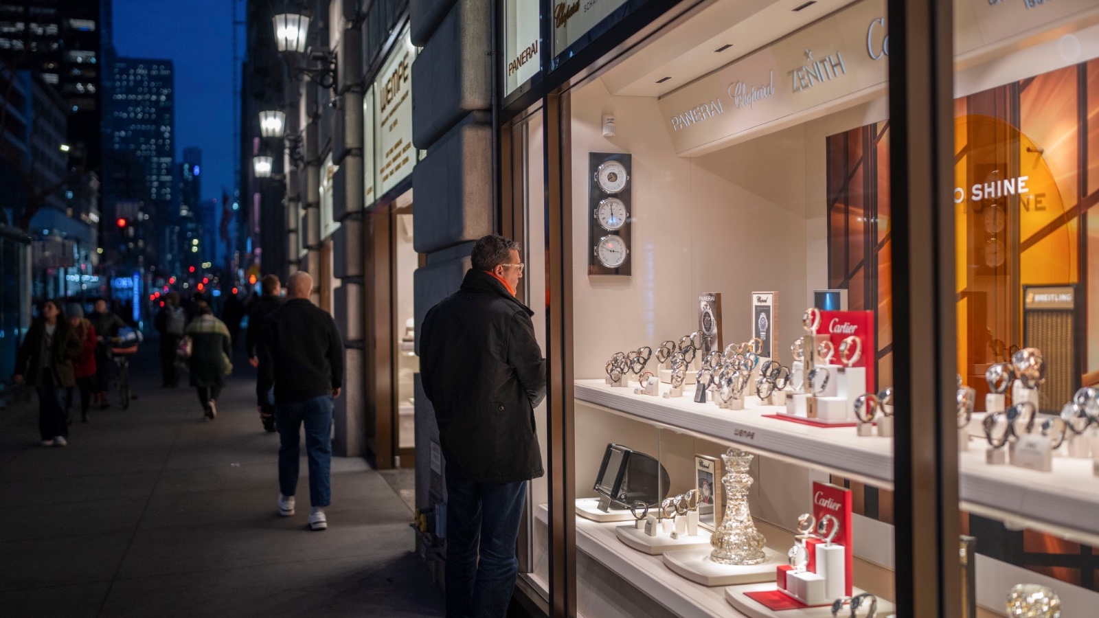 ثقة المستهلكين في أميركا تواصل التراجع وسط ضعف سوق العمل والتضخم 