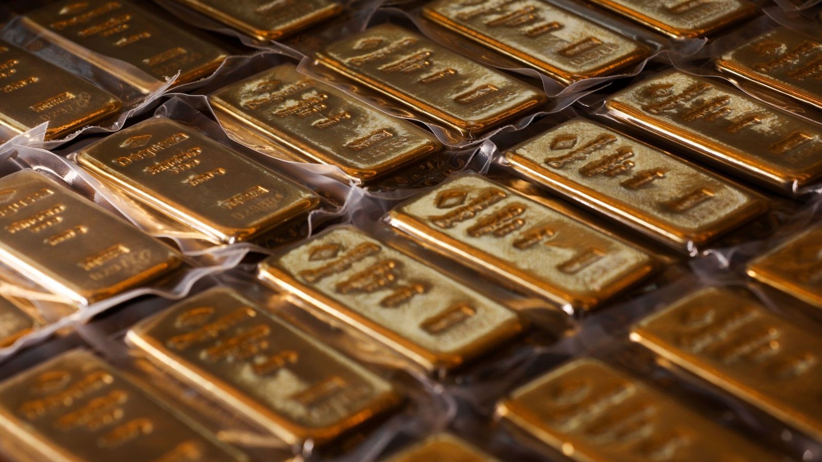 سعر الذهب يصعد مع تراجع عوائد السندات إثر انخفاض أسعار النفط 