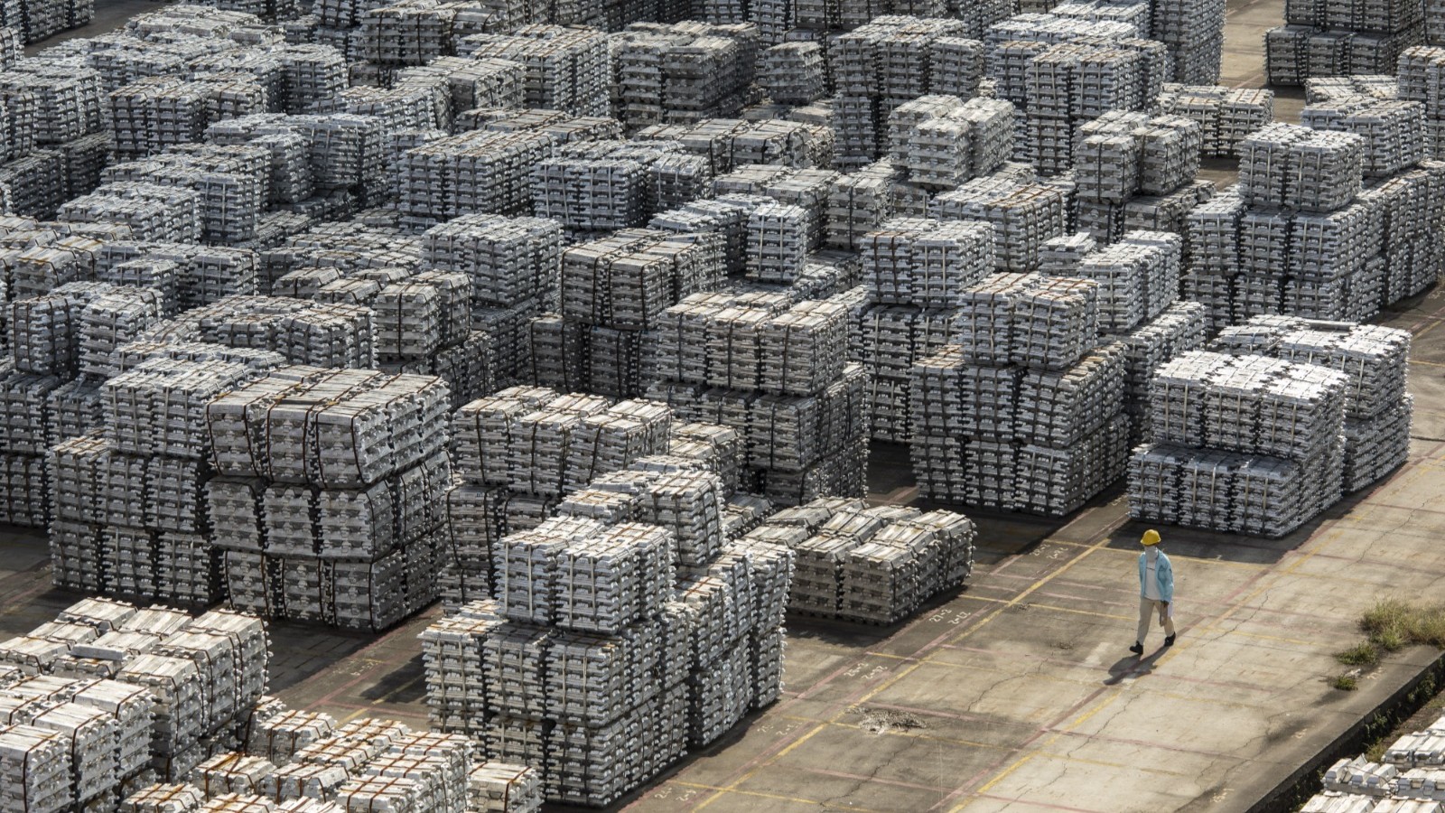 الألمنيوم في الصين يتكدس مع عزوف المشترين بفعل ارتفاع الأسعار 