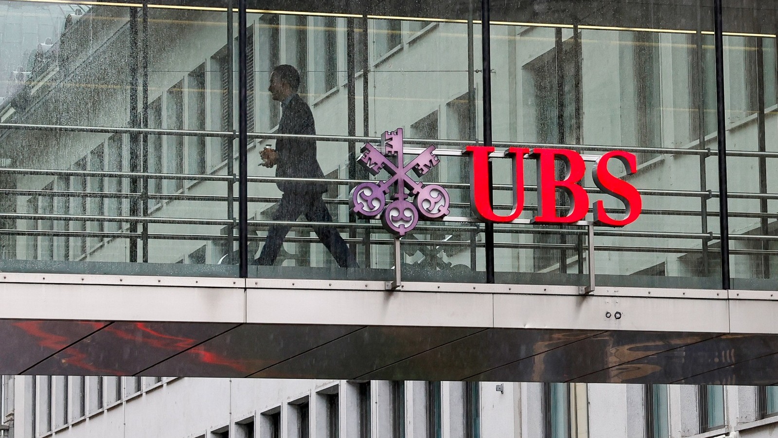 في تحول تاريخي..quot;يو بي إسquot; يفتح باب تداول بتكوين للعملاء الأثرياء 