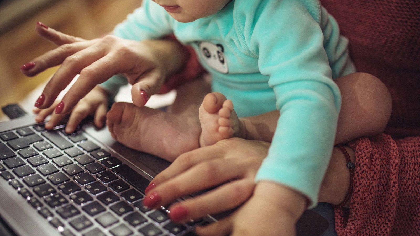 البنك الدولي: قوانين على الورق.. وفجوة التطبيق تعمق إقصاء المرأة اقتصادياً 