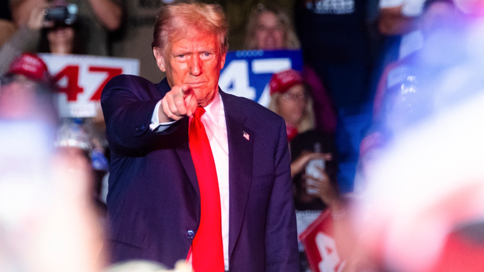 ترمب يفرض رسوماً جمركية على بعض الدول الأوروبية بسبب غرينلاند 