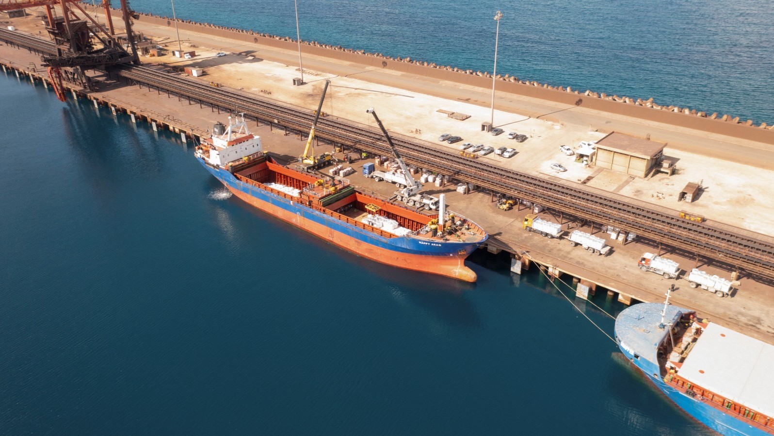 ليبيا تطلق مشروعاً بـ2.7 مليار دولار لتوسعة ميناء غرب البلاد 