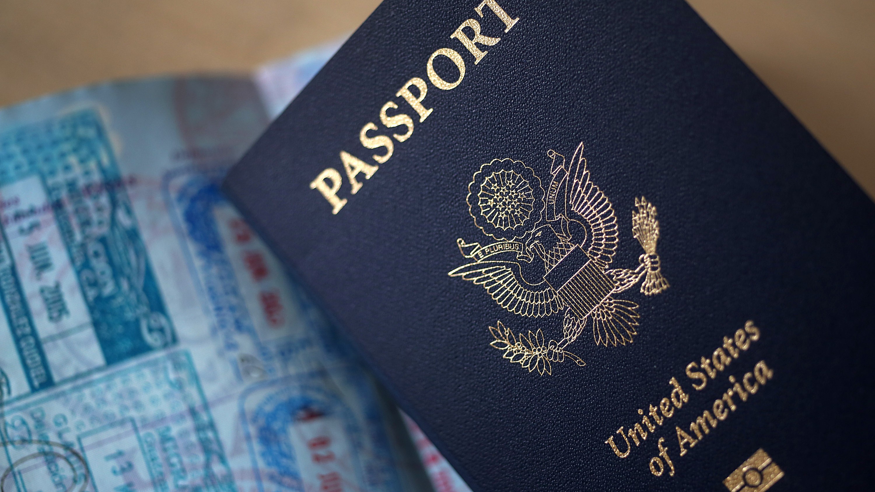 من بينها مصر والعراق.. أميركا تعلّق إجراءات التأشيرات لـ75 دولة 