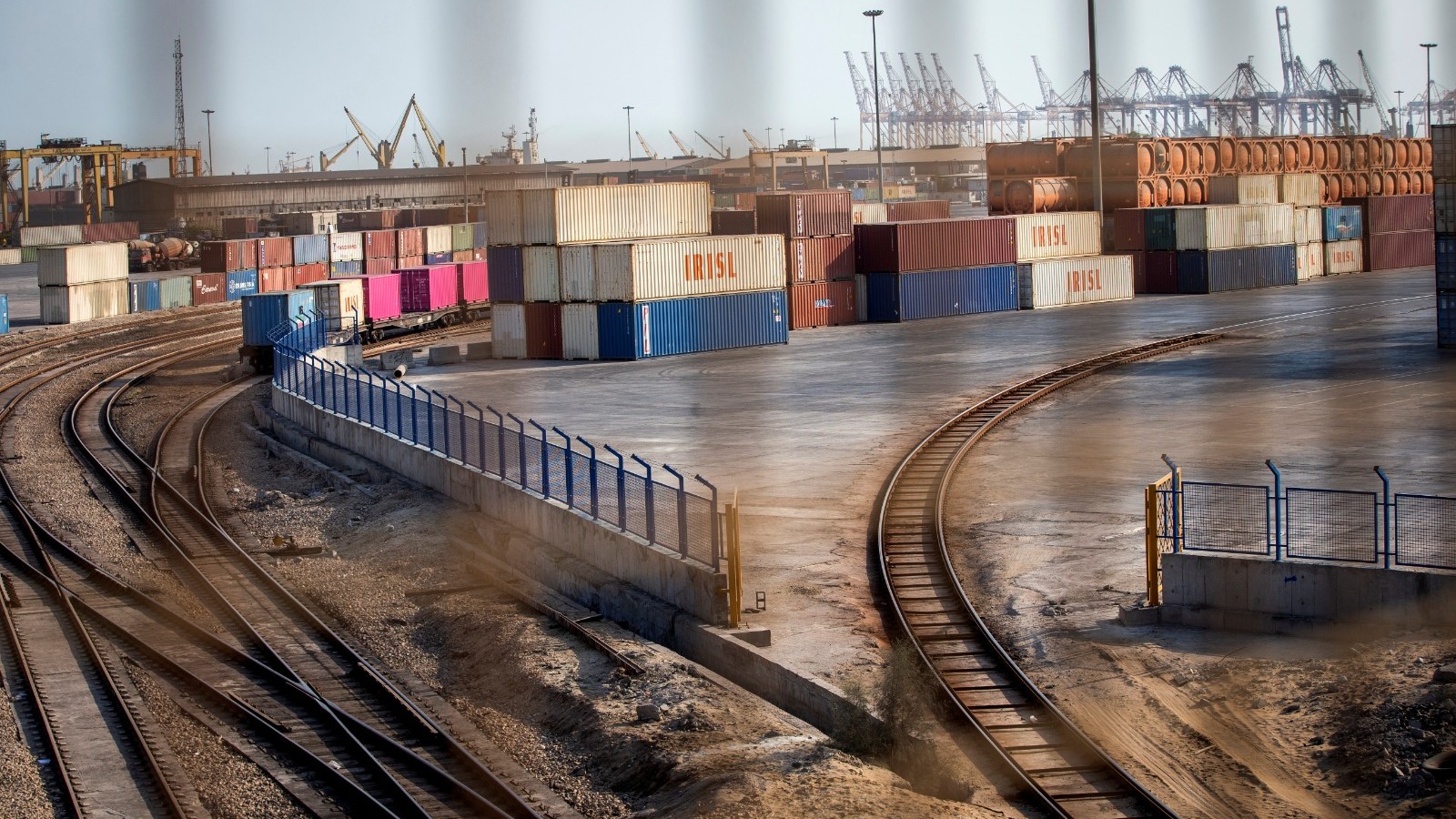 ما الدول العربية المتضررة من رسوم ترمب الجديدة على إيران؟ 