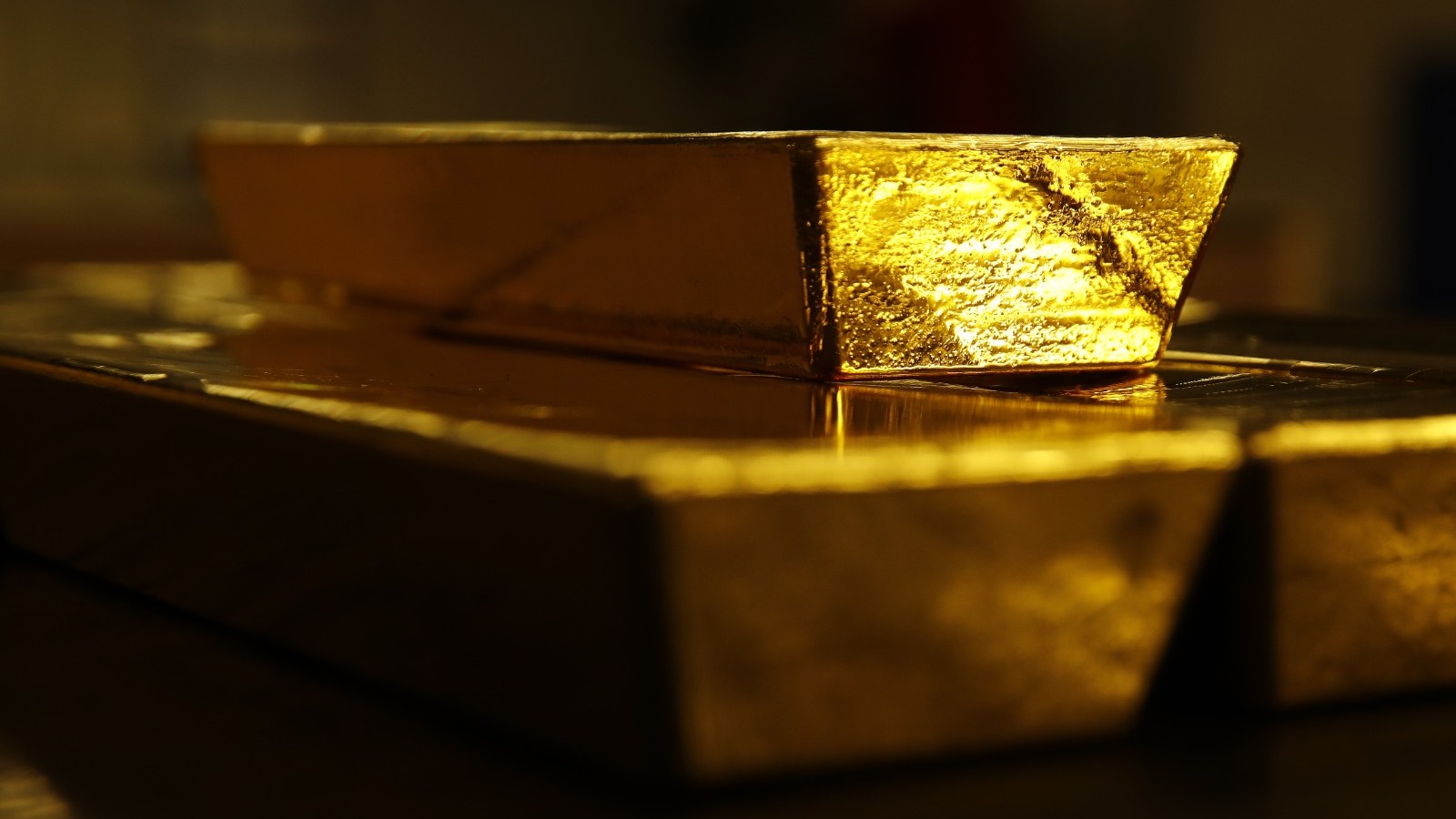 سعر الذهب يواصل التراجع وسط الحذر من وتيرة خفض الفائدة 
