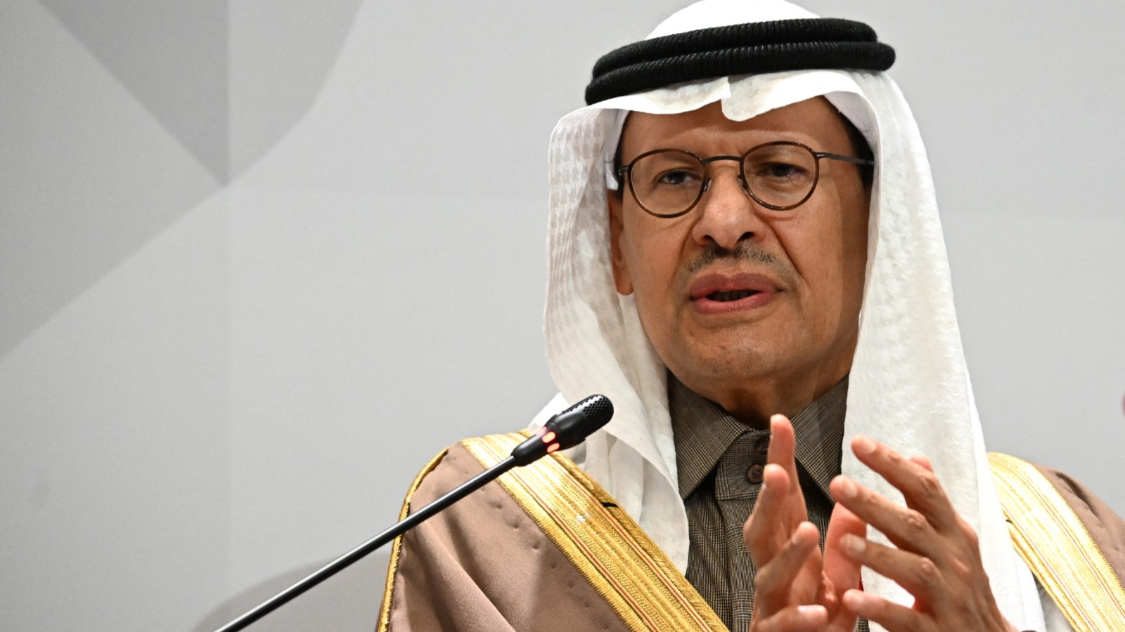 عبدالعزيز بن سلمان: لا أحد يستطيع كسر السعودية.. ونطور أنابيب جديدة 