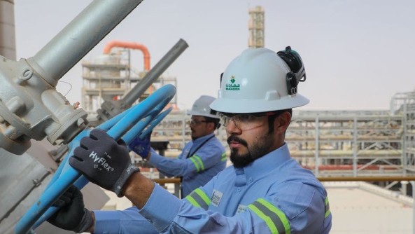 الإنتاج الصناعي السعودي يواصل الانكماش تحت ضغط الأنشطة النفطية 