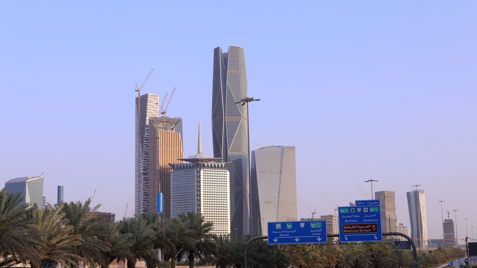 8 تريليونات ريال استثمارات مطلوبة للحفاظ على زخم النمو غير النفطي في السعودية 