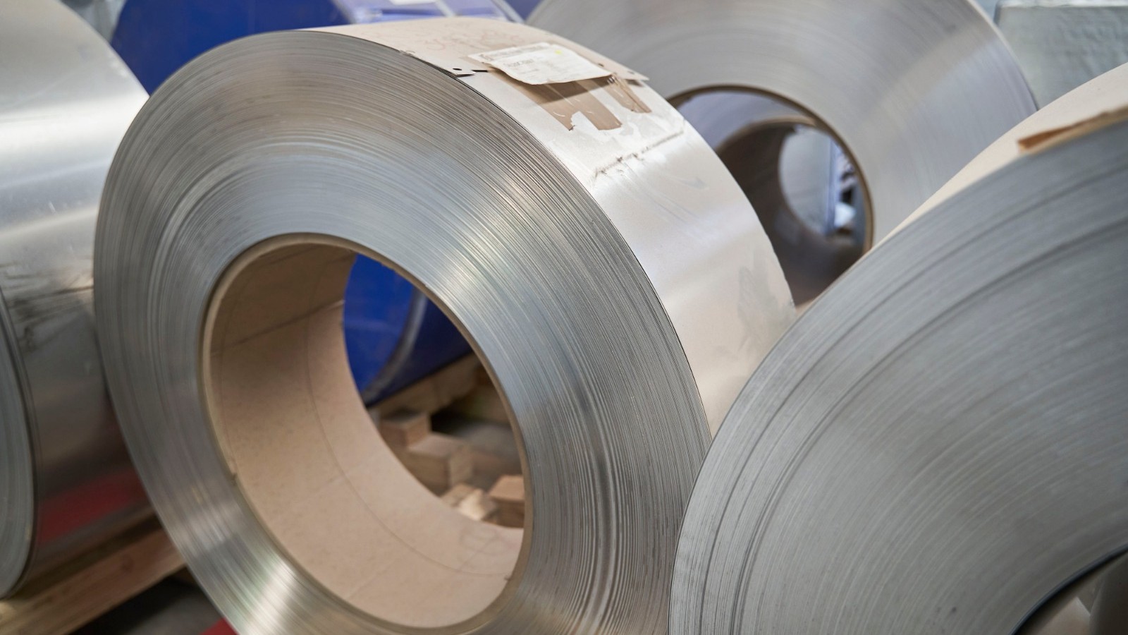 سعر الألمنيوم قرب مستوى قياسي والقصدير يواصل موجة الصعود 