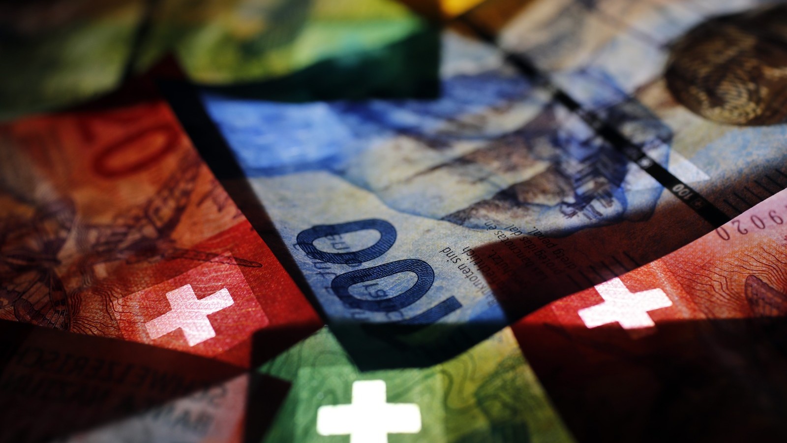 مورغان ستانلي: الفرنك السويسري شبيه الذهب مرشح للصعود 