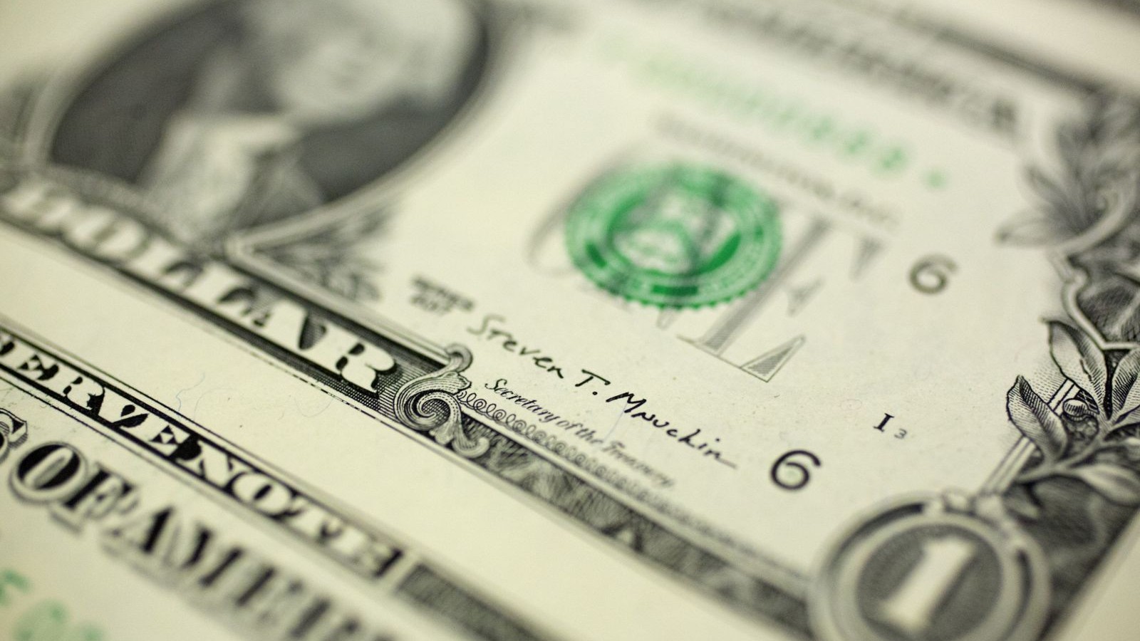 أكبر هبوط للدولار منذ 2017 لم يصل إلى نهايته بعد 