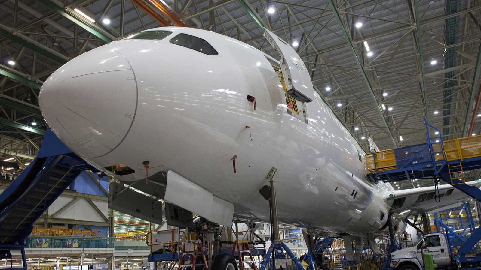 quot;بوينغquot; تلغي 300 وظيفة في سلاسل توريد قطاع الدفاع 