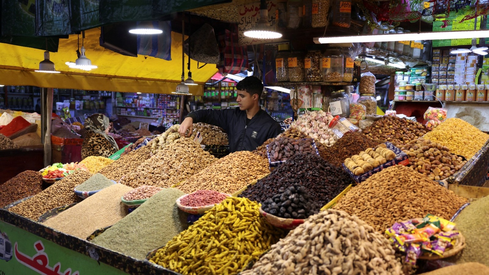 أسعار السلع في المغرب تواصل الانخفاض للشهر الثالث على التوالي 