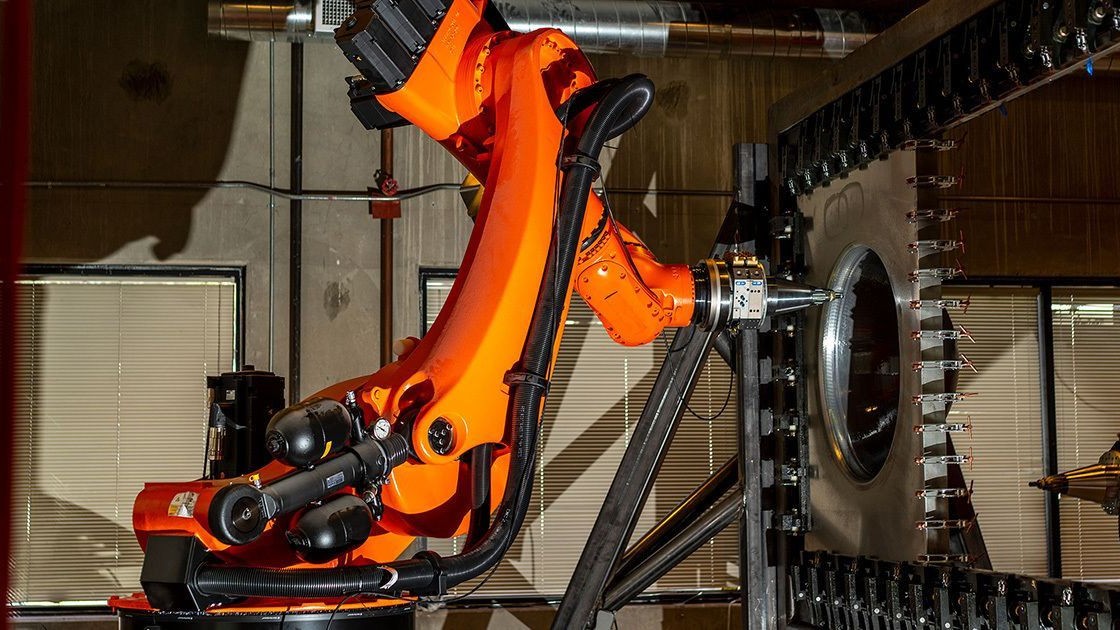 البشر يقررون: هل يقضي الذكاء الاصطناعي على الوظائف أم يخلقها؟ 